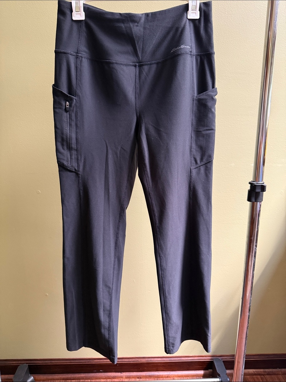 Eddie Bauer Black Pocketed Active Crop Track Pants